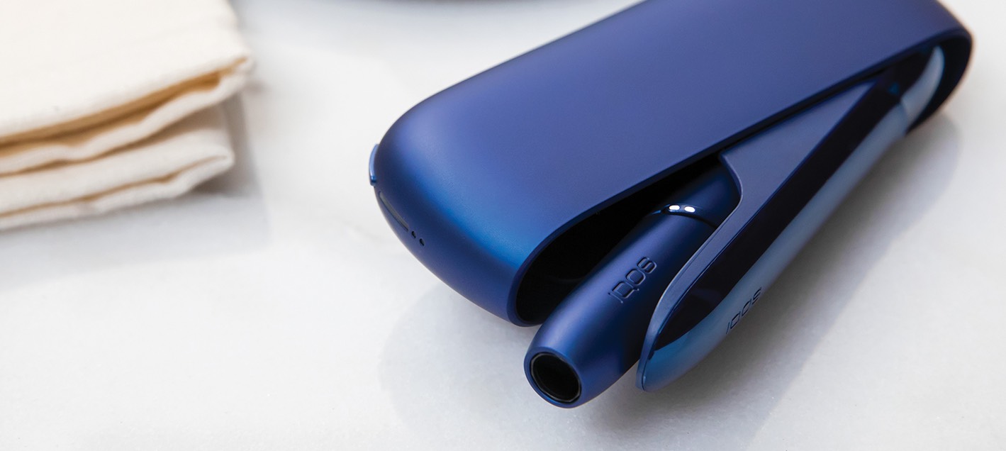 Plavi IQOS 3 DUO uređaj