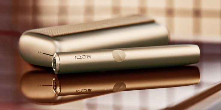 Gold Khaki zlatni IQOS ILUMA PRIME držač i džepni punjač.