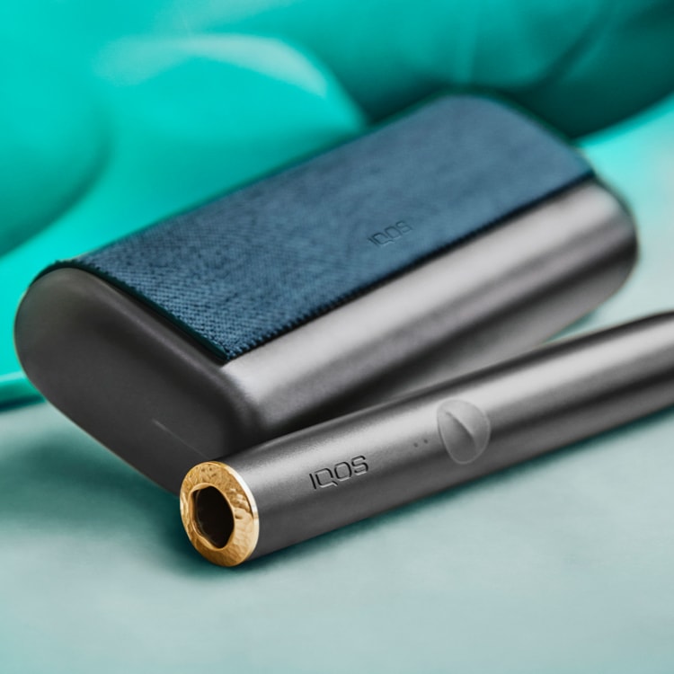 An IQOS ILUMA product in obsidian black.