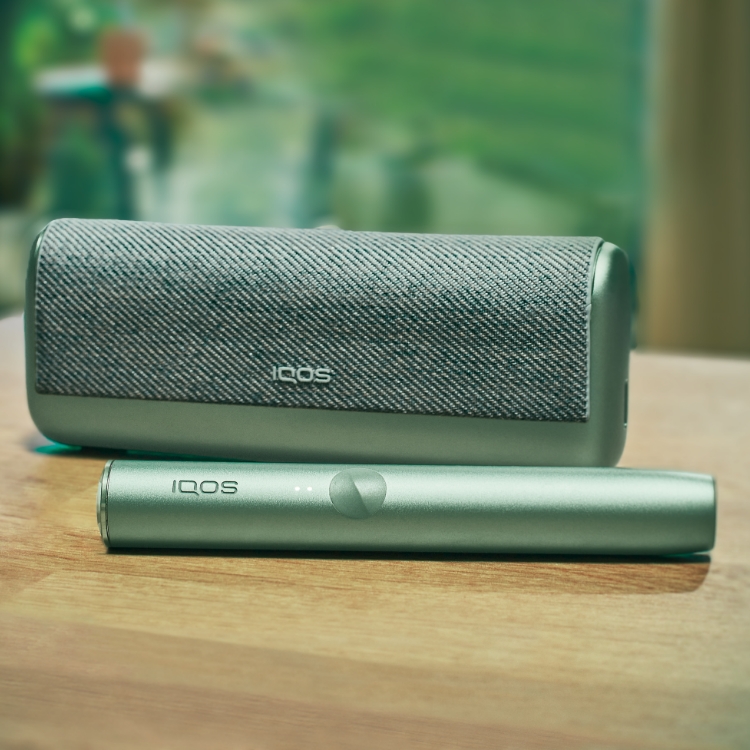 IQOS ILUMA PRIME džepni punjač i držač u Jade Green zelenoj boji.