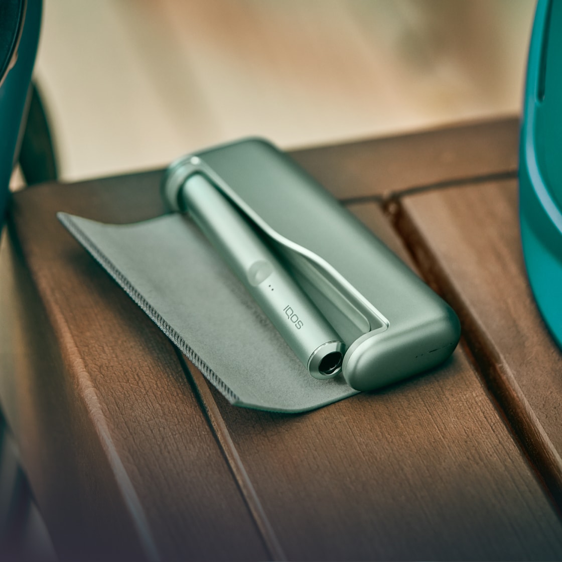 Jade Green zeleni IQOS ILUMA PRIME džepni punjač i držač.