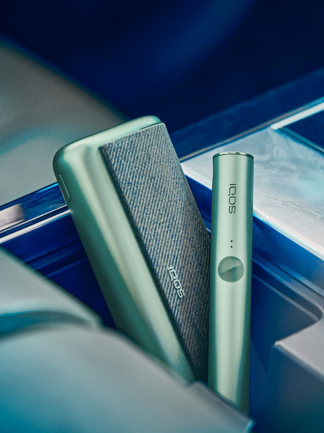 IQOS ILUMA PRIME držač i džepni punjač u Jade Green zelenoj boji.