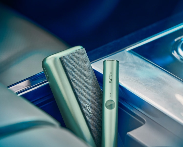 IQOS ILUMA PRIME držač i džepni punjač u Jade Green zelenoj boji.