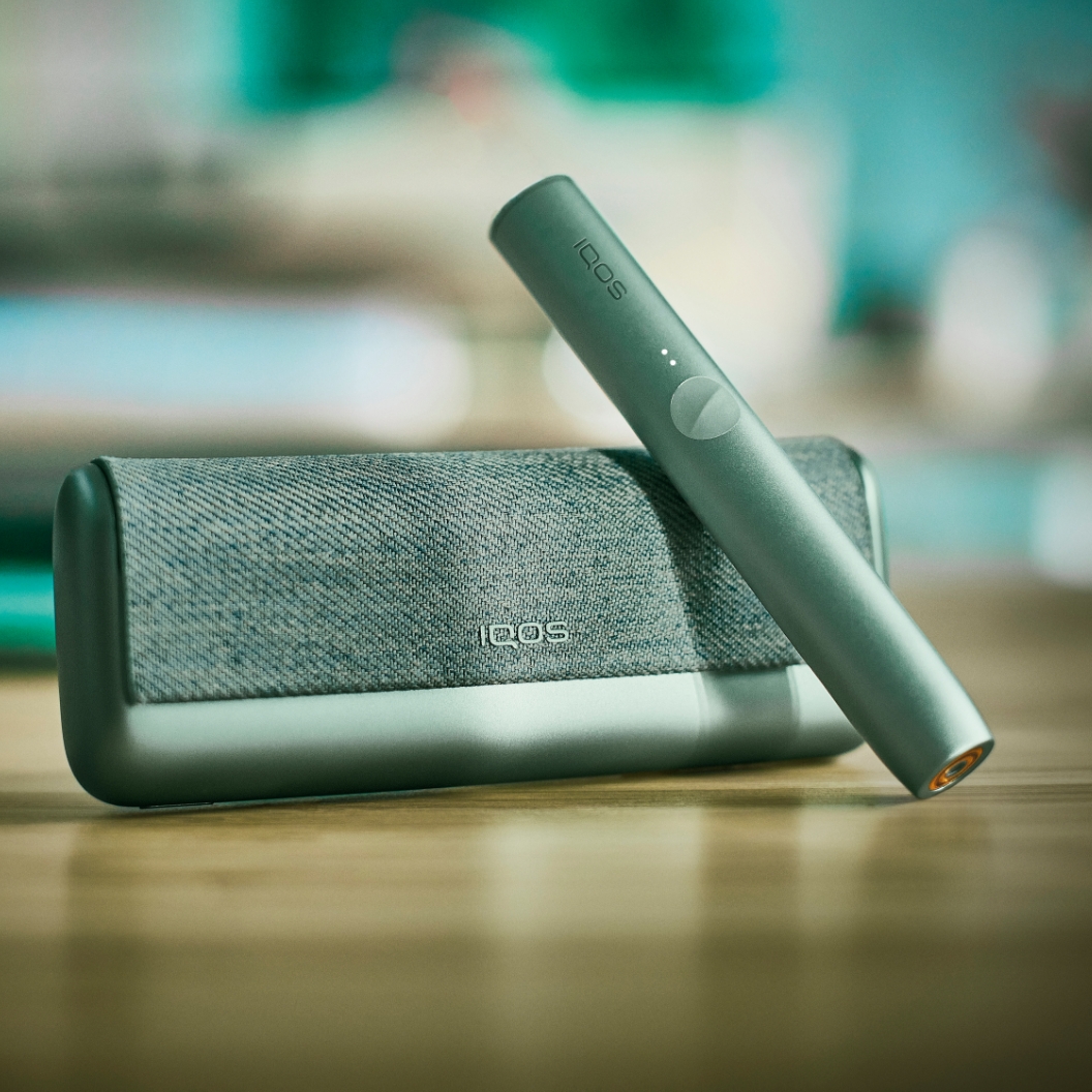 IQOS ILUMA PRIME držač i džepni punjač u Jade Green zelenoj boji.
