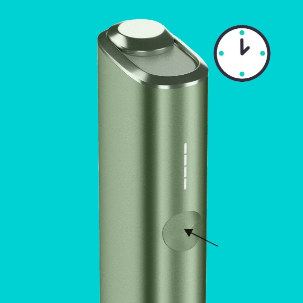 IQOS ILUMA ONE uređaj sa strelicom koja pokazuje tipku uređaja i ilustracijom sata pokraj.