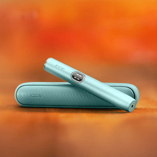 Breeze Blue IQOS ILUMA i device above its charger