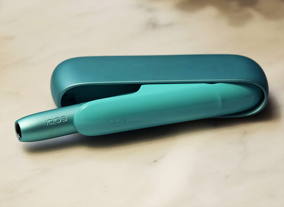 Hands cleaning IQOS Holder with IQOS Cleaning Tool